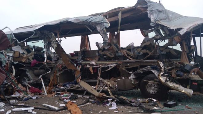 திருப்பூர் அருகே அவிநாசியில் பேருந்தும் லாரியும் எதிரெதிரே மோதி விபத்து: 19 பேர் பலி 3