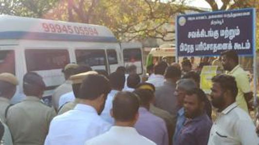 திருப்பூர் விபத்து: உறவினர்களின் கண்ணீரால் நனைந்த மருத்துவமனை - முழு தகவல்கள் 7