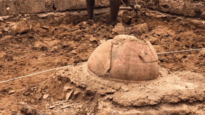 தமிழர் வரலாறு: கீழடியில் அகழாய்வில் கிடைத்த எலும்புக்கூட்டை இன்னும் ஏன் எடுக்கவில்லை? 11