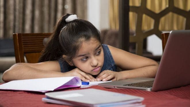 பள்ளிக்கல்வி ஆன்லைன் வகுப்புகளில் இருக்கும் இந்த பெரும் சிக்கலை கவனித்தீர்களா? சுட்டிக்காட்டும் செயற்பாட்டாளர்கள் 7