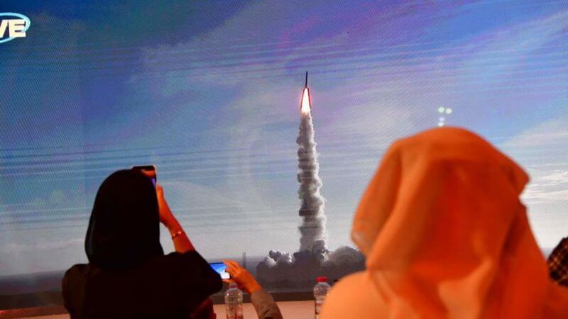 ஐக்கிய அரபு அமீரக விண்கலம்: செவ்வாய் கோளை நோக்கி பயணத்தை தொடங்கியது மற்றும் பிற செய்திகள் 24