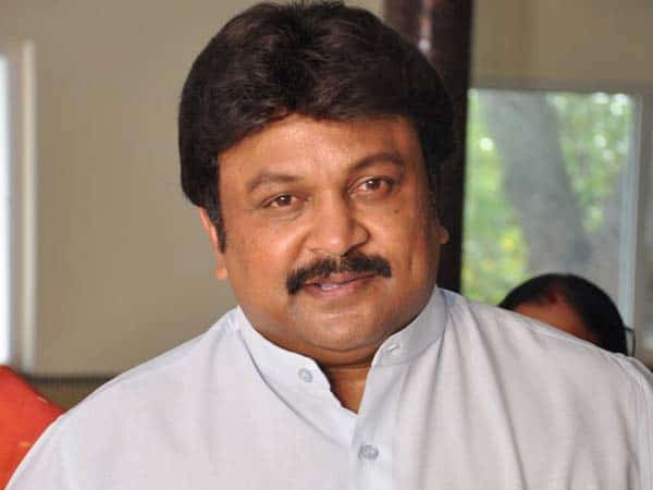 நடிகர் பிரபுவை தூக்கி வைத்திருக்கும் சிவாஜி! எப்படி இருக்கின்றார் தெரியுமா? தீயாய் பரவும் புகைப்படம் 4