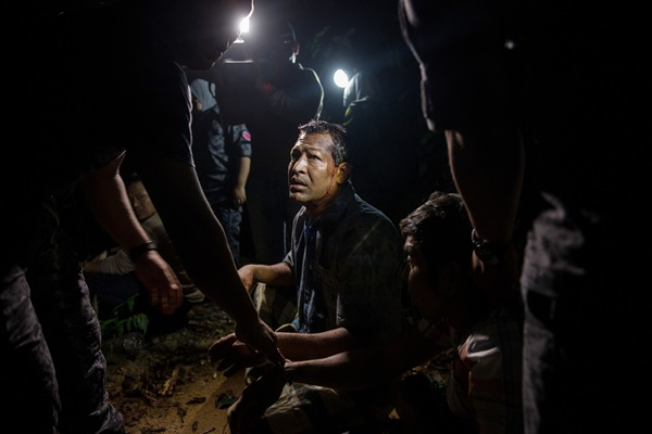 மலேசிய வனப்பகுதியில் தங்கியிருந்த 100 க்கும் மேற்பட்ட வெளிநாட்டவர்கள் கைது 3