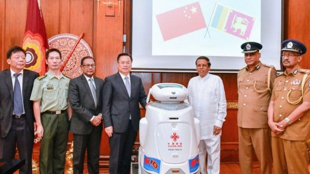 இலங்கை விமான நிலையத்தில் சீன ரோபோக்கள் - என்ன செய்யப் போகின்றன? 1