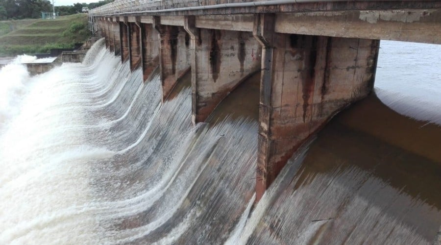 மக்களே அவதானம்..! இரணைமடுக் குளத்தின் 10 வான் கதவுகள் திறப்பு 8