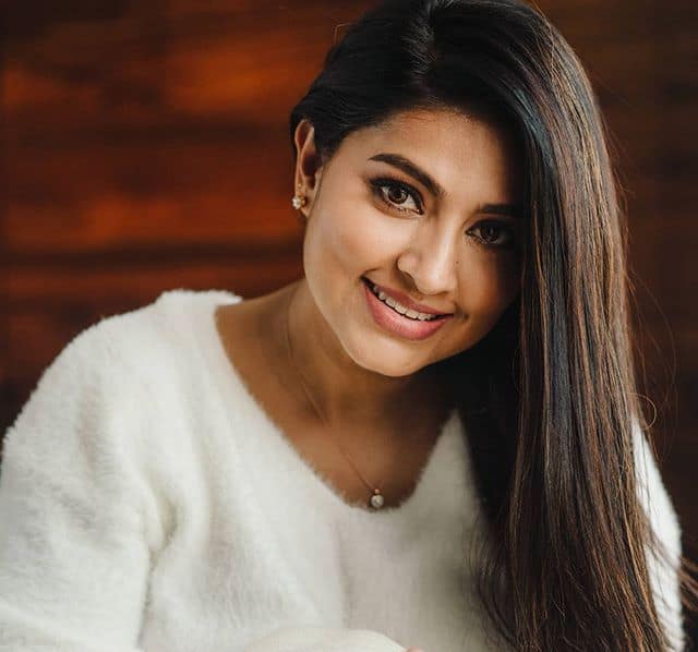 பிறந்த மகளுடன் நடிகை சினேகா வெளியிட்ட புகைப்படம்... யப்பா என்ன ஒரு அழகுனு பாருங்க! 1