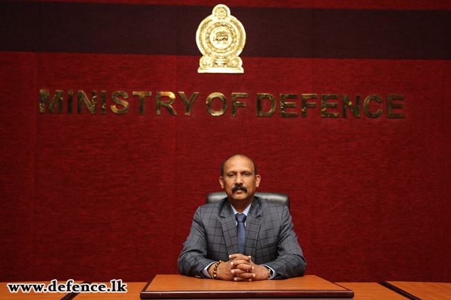 ஊரடங்கு தொடர்வதற்கான முக்கிய இரு காரணங்களை குறிப்பிடுகிறார் பாதுகாப்புச் செயலர் கமல் குணரத்தன! 4