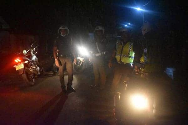 ஊரடங்கு சட்டத்தின் போது தப்பிச்செல்ல முயன்ற இருவர் கைது ! 3