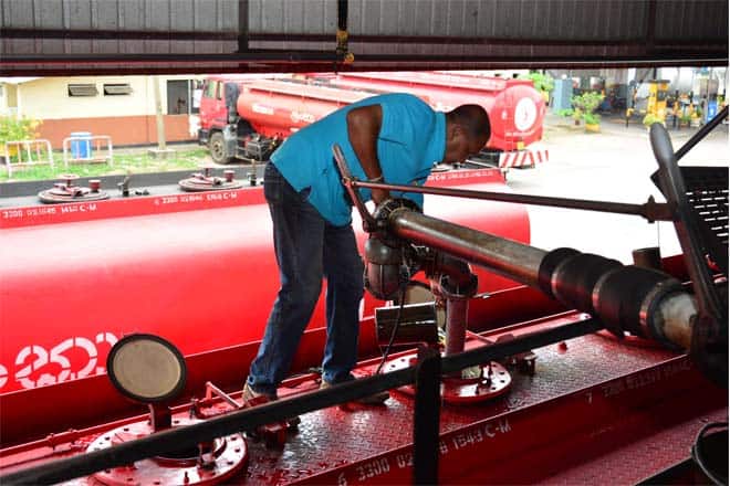 உலக சந்தையில் எரிபொருளின் விலை குறைந்தாலும் கூடினாலும் இலங்கையில் மாற்றமில்லை : அரசாங்கம் திட்டவட்டமாக அறிவிப்பு 1