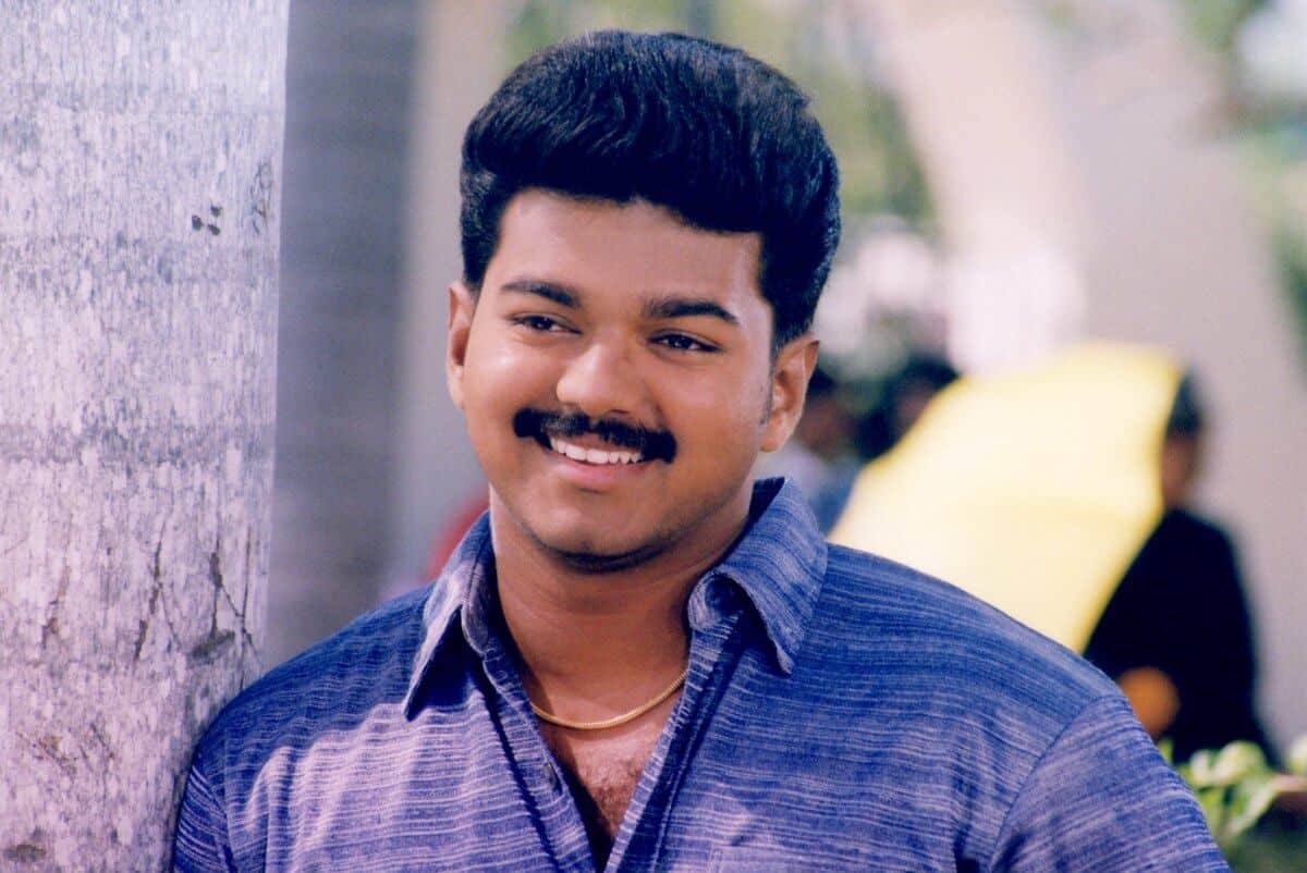 ஷாஜகான் பட மின்னலை பிடித்து படலை பாடி அசத்தும் தளபதி விஜய்.. வீடியோ இதோ.. 4